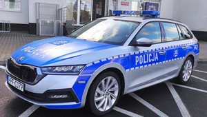 Policja kupiła hybrydową Škodę Octavię iV. O ile tańsza byłaby wersja benzynowa?