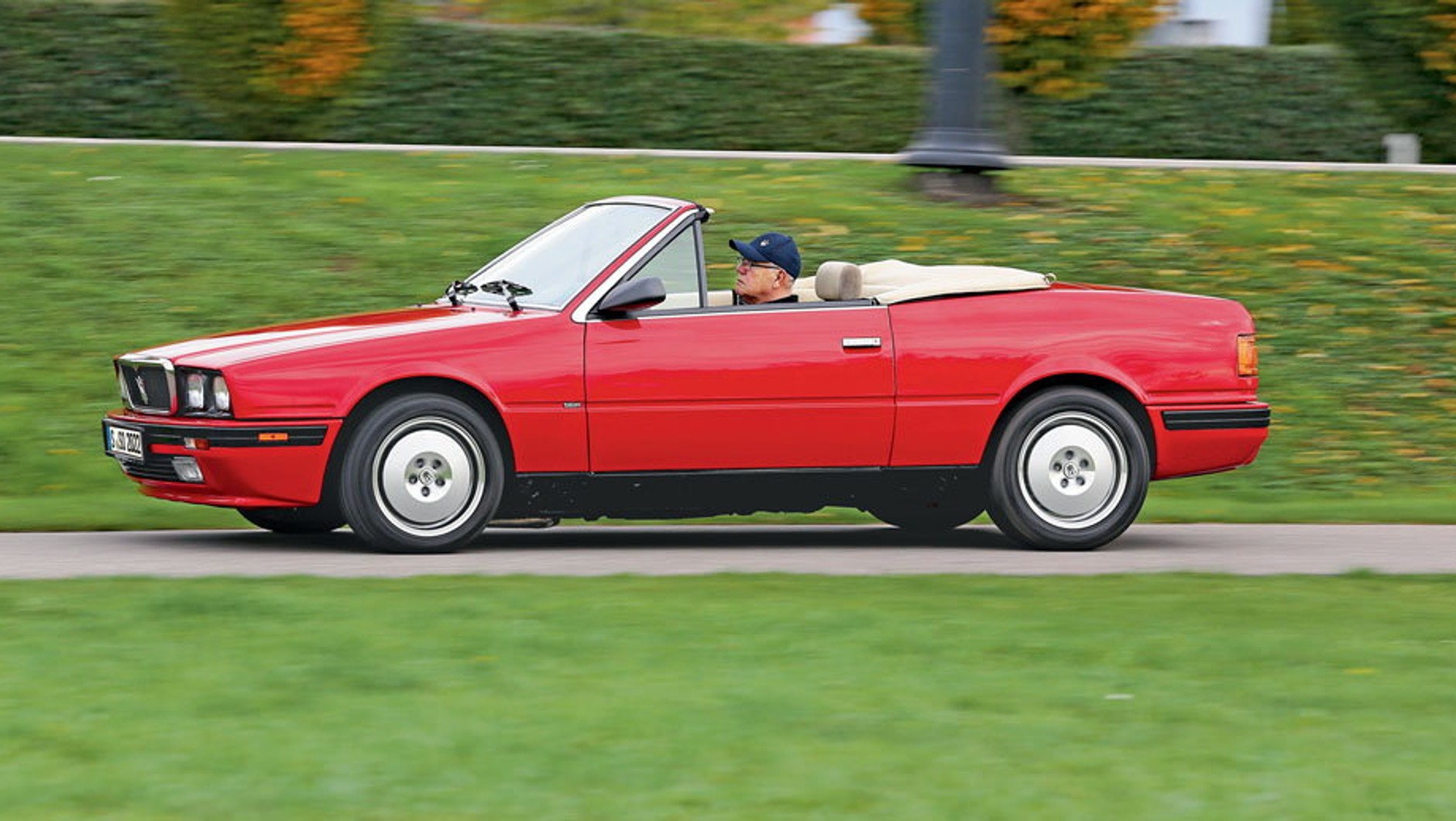 Audi 80? Wcale nie. To cudowne uczucie, gdy takie superauto wewnątrz jest przebrane w rzemieślniczy fartuch. Tyle że od Armaniego – ma się rozumieć.