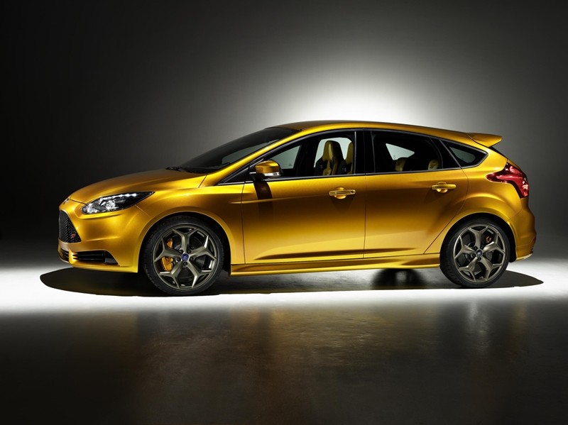 Ford Focus ST mówi „Bonjour”