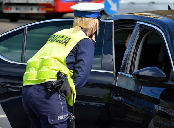 Policjantki zatrzymały ją dwa razy w ciągu pół godziny. "Jeden mandat już wystarczy"