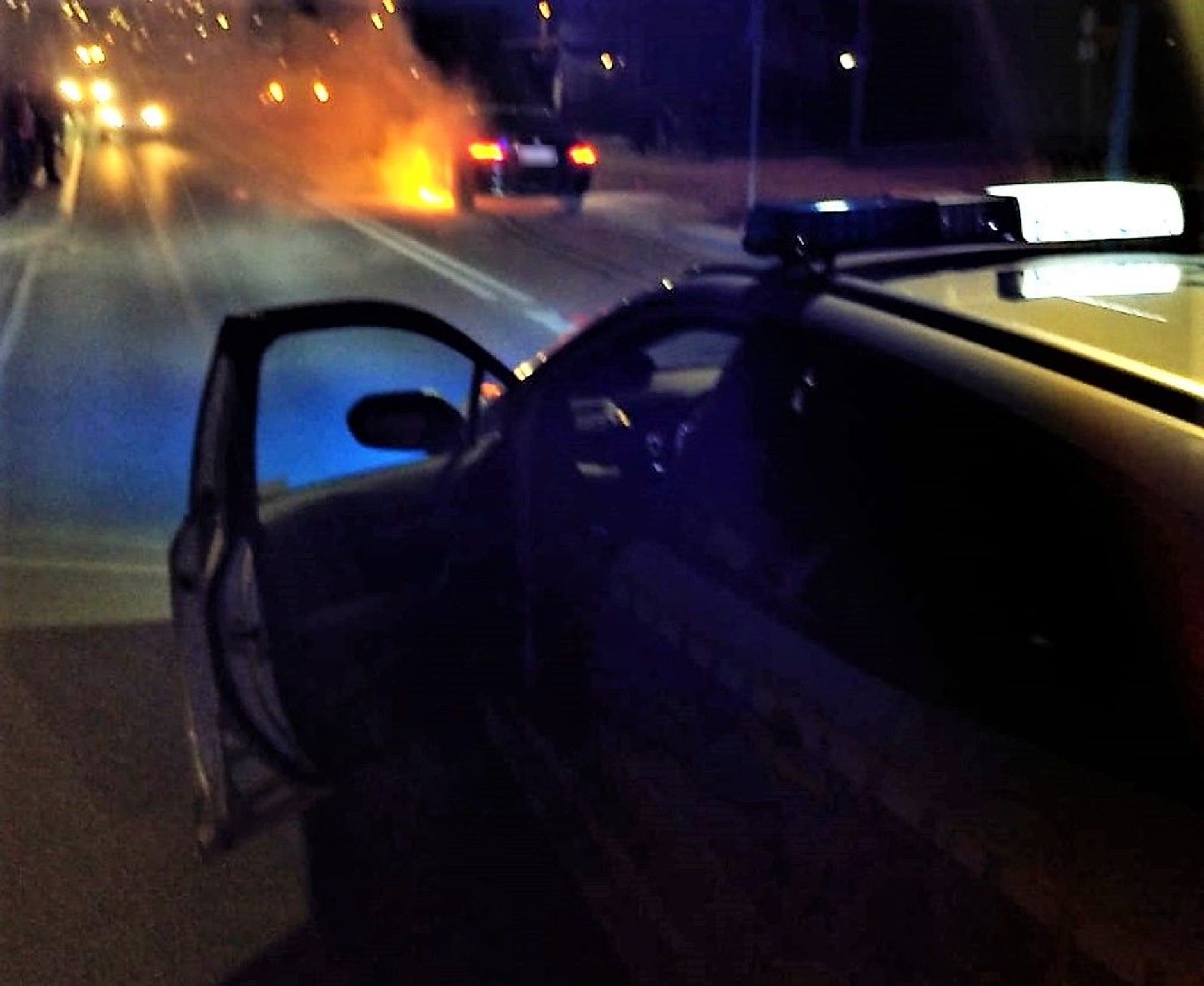 Akcja gaszenia BMW na jednej z ulic Tczewa