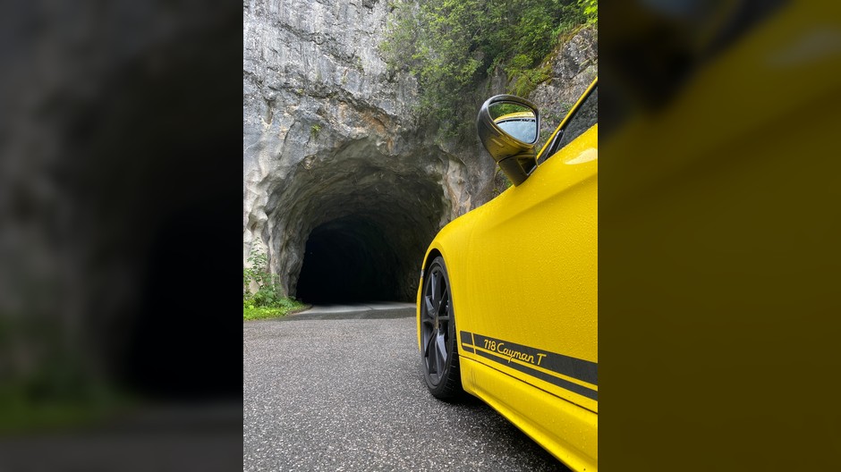 Porsche 718 Cayman T (982c) – podróż w Alpy