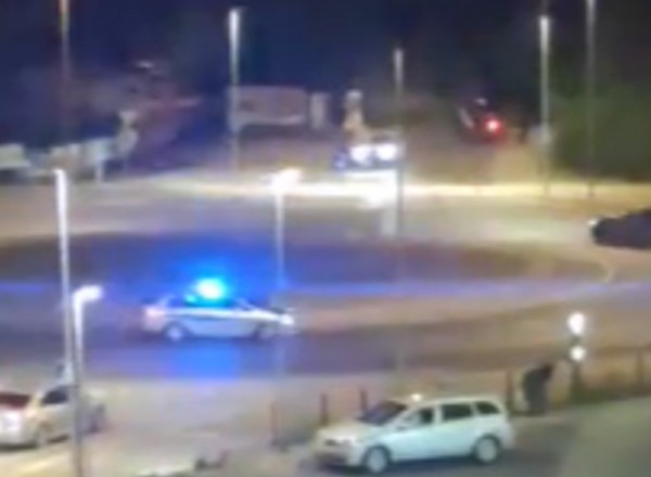 Poszukiwany driftował po rondzie. Sprawa zakończy się w sądzie [Nagranie]