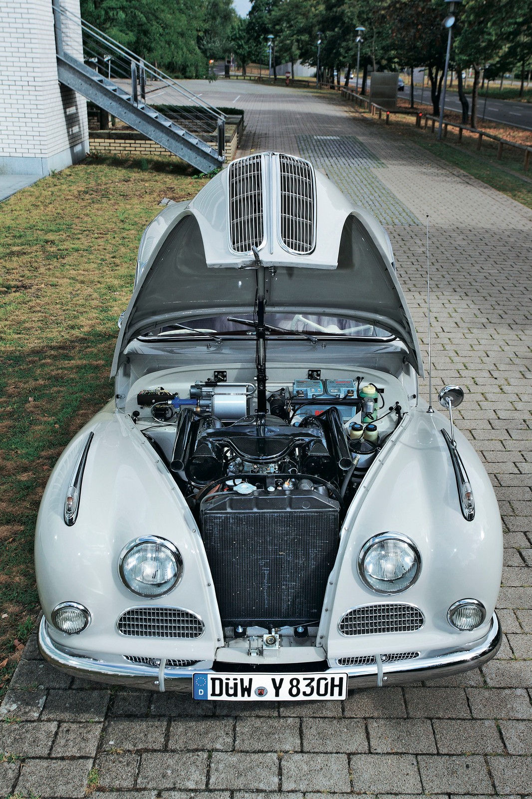 BMW V8 3200 Super - technika nowsza niż stylistyka