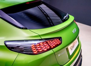 Kia XCeed dostała nową twarz. Lifting przyniósł też kontrowersyjne lampy