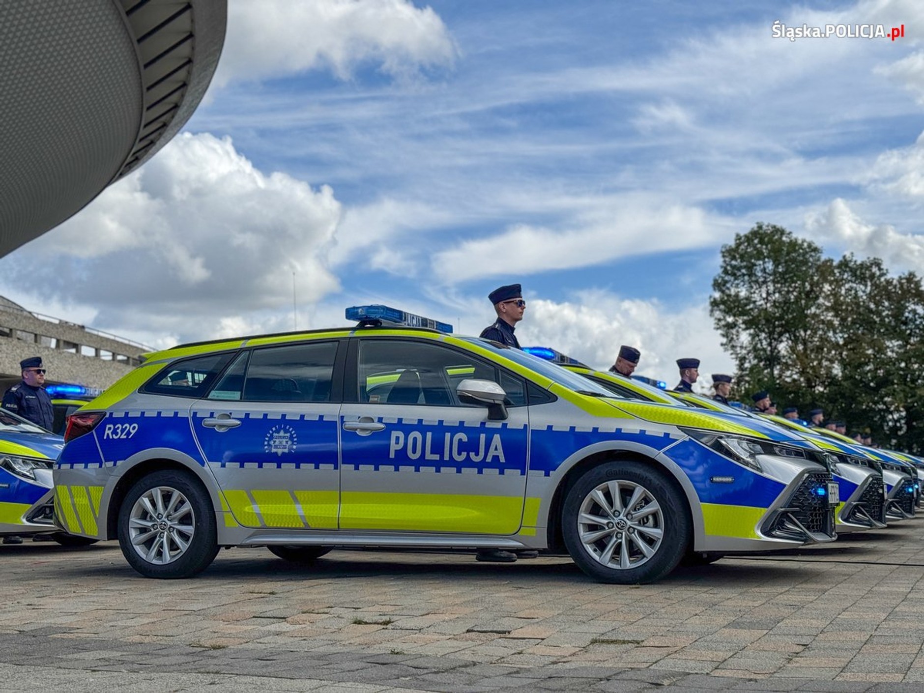 Policjanci ze Śląska dostali nowe radiowozy. Są hybrydowe