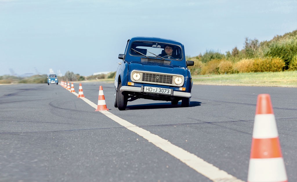 W latach 50. Renault chciało budować samochody takie jak... dżinsy – uniwersalne, wytrzymałe 
i funkcjonalne. Co z tego wyszło? „Czwórka”, 
czyli pierwszy mikrovan w historii