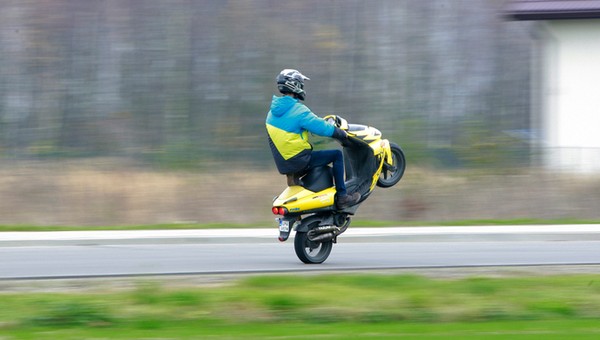 Motorower: mały, a  umiarkowanie bezpieczny