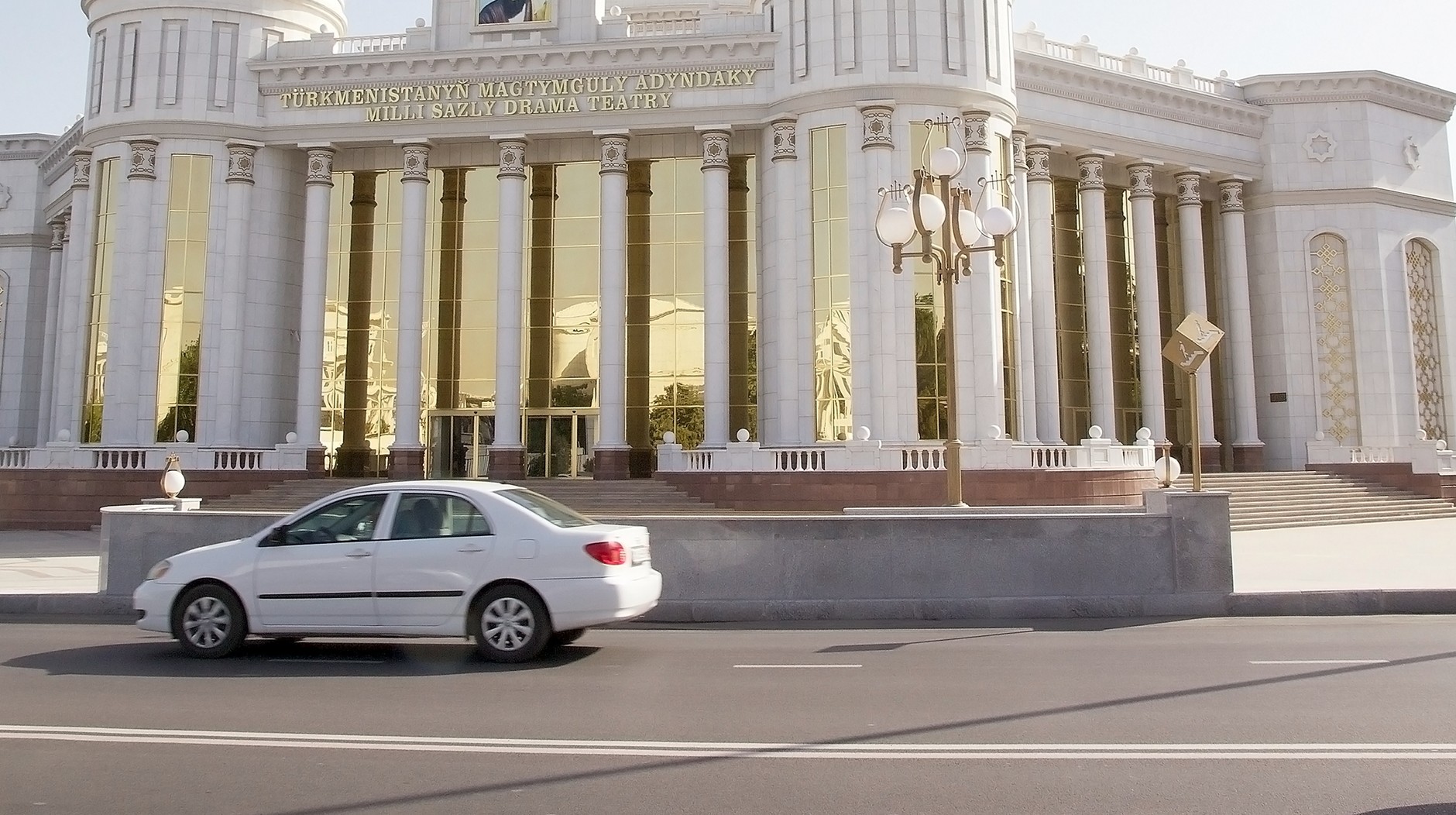 Norma emisji spalin nie ma znaczenia, jeśli auto jest schludne, jasne i nie dymi. 