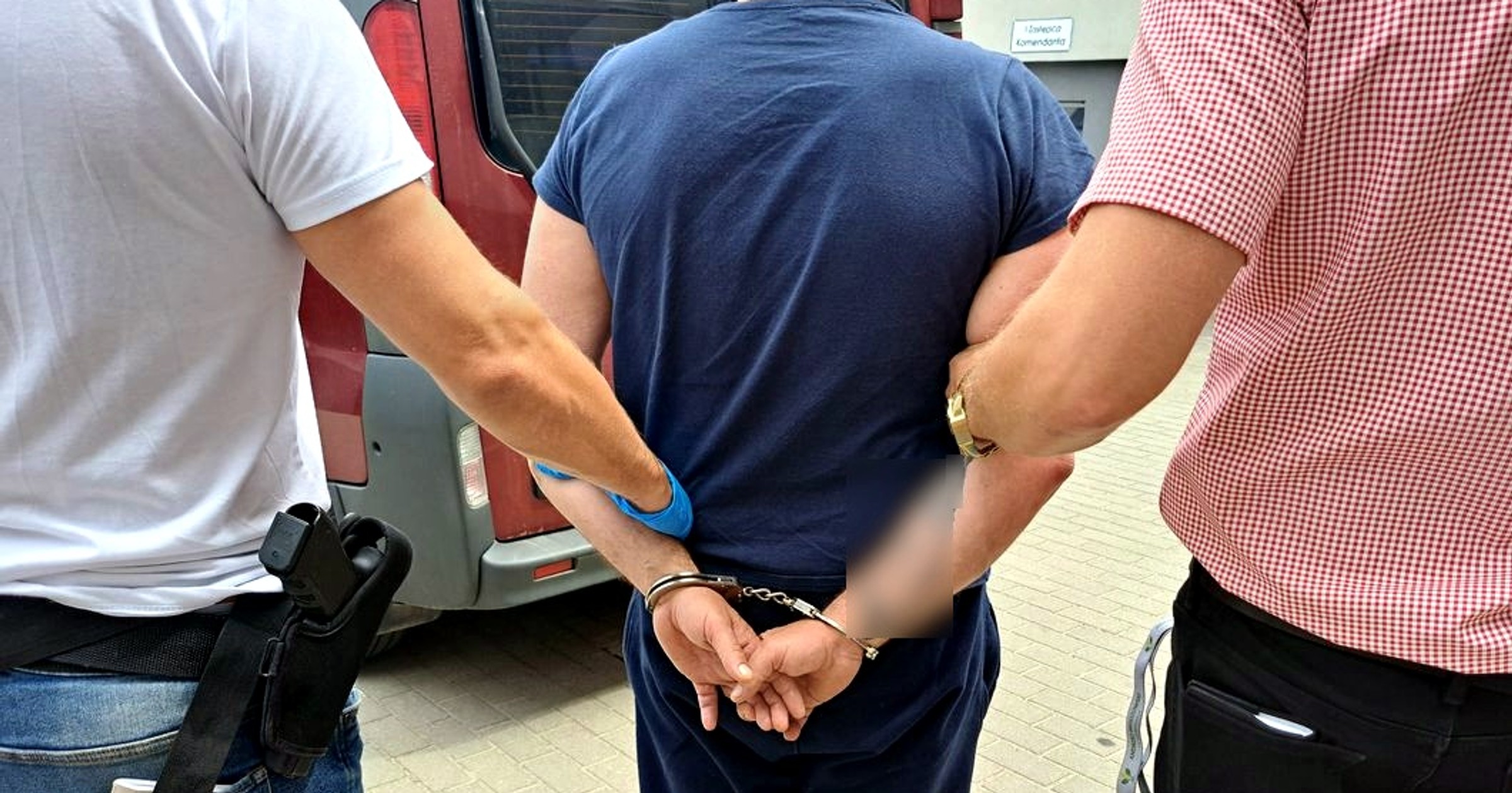 Obraz pochodzący z serwisu https://bielsk-podlaski.policja.gov.pl/po6/aktualnosci/96264,GROZIL-PODPALENIEM-DOMU-I-PIJANY-JEZDZIL-SAMOCHODEM-TRAFIL-DO-ARESZTU.html