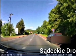 Gdy policjanci to zobaczyli, od razu się tym zajęli. Ten kierowca chyba oszalał! [Nagranie]
