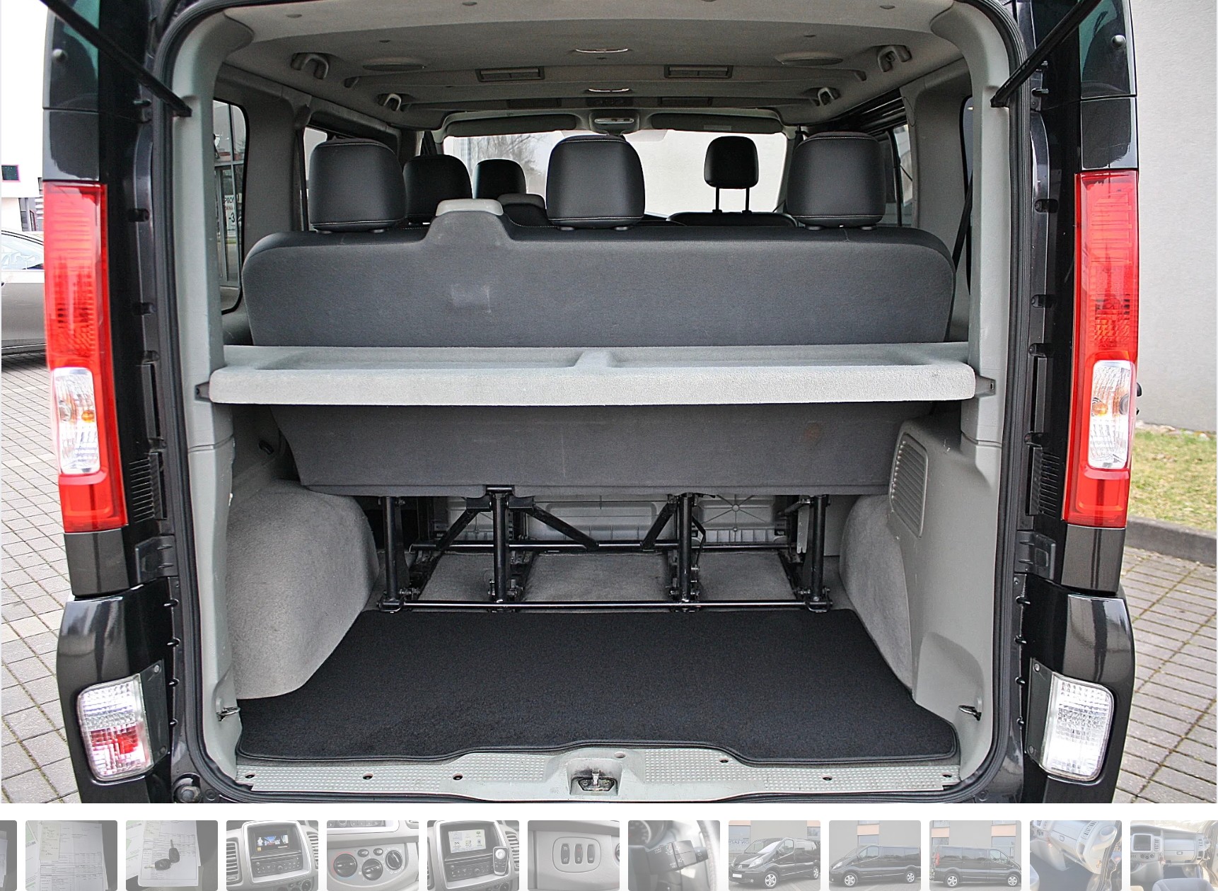 Niesamowicie wręcz wypucowane wnętrze. Na lakier już nie starczyło komuś sił.