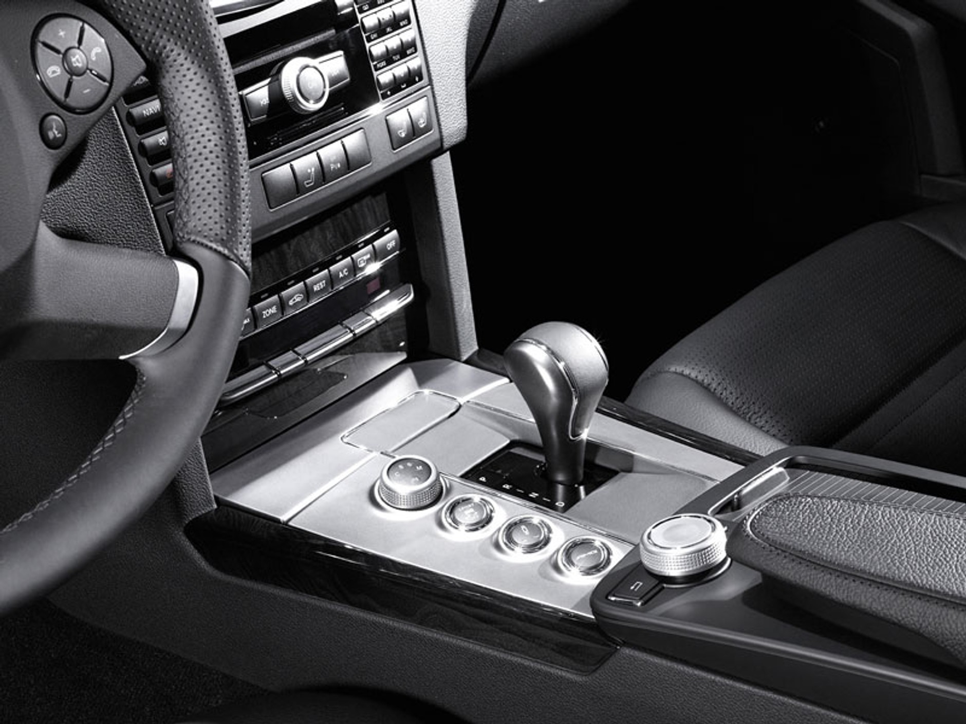 Mercedes-Benz E 63 AMG: pierwsze oficjalne zdjęcia i informacje