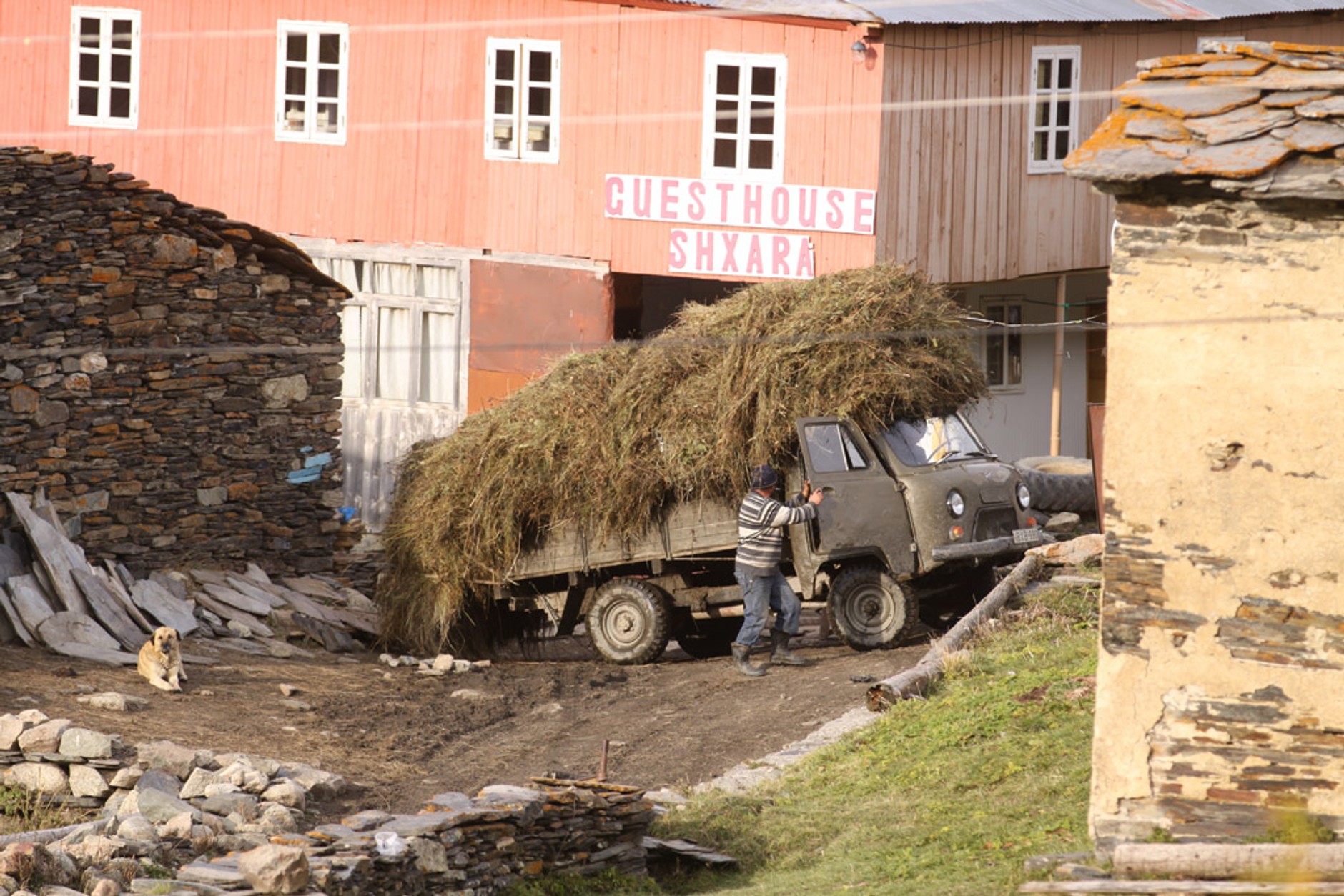 Auto Świat 4x4 Expedition: toast za Gruzję