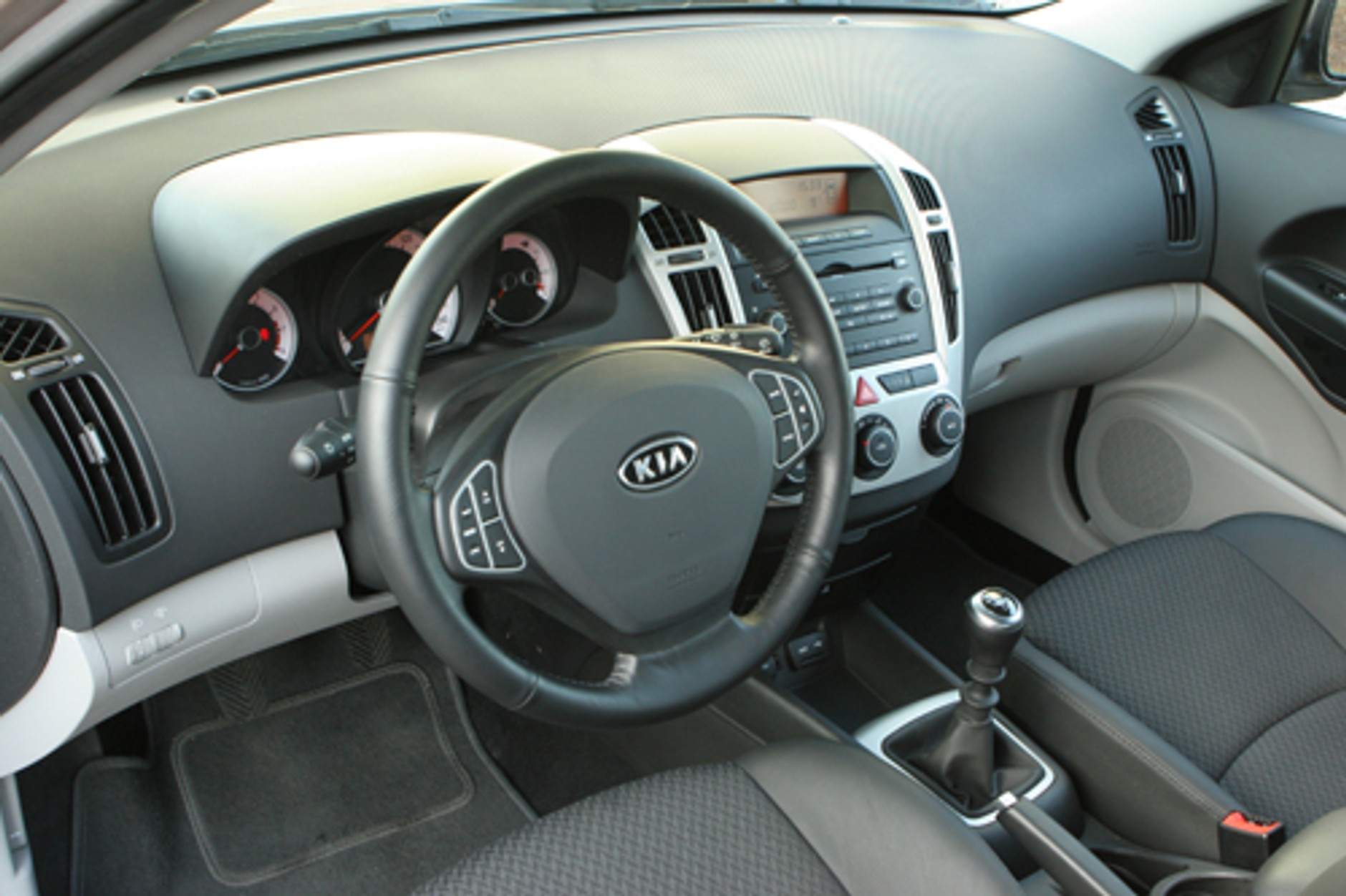 Kia Ceed, Opel Astra, Ford Focus - Dwa niszczyciele i stawiacz min