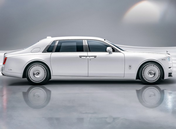 Rolls-Royce Phantom dojrzał niczym najlepsze wino. O perfekcji stanowią drobiazgi