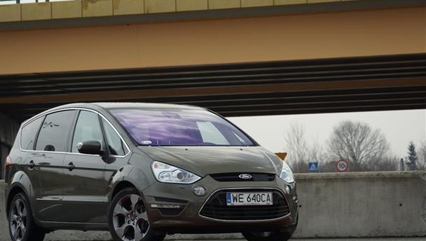 Ford S-MAX 2.0 EcoBoost PowerShift Titanium - Zmiany zgodne z trendem