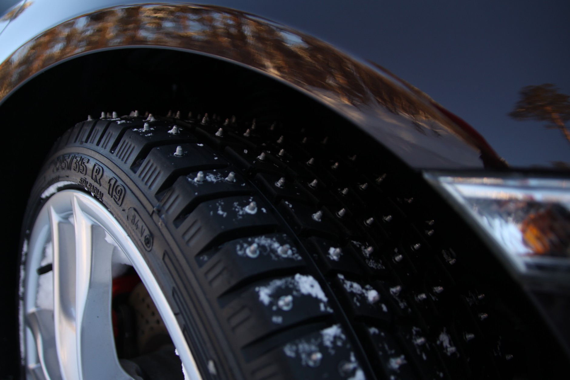 Porsche na zamarzniętym jeziorze