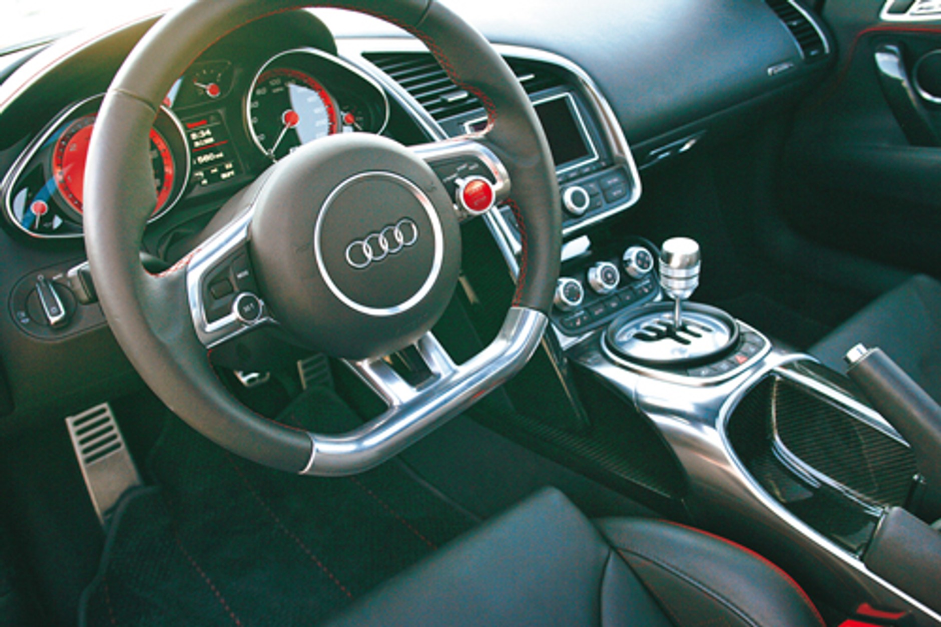 Audi R8 V12 TDI - Ferrari od Audi