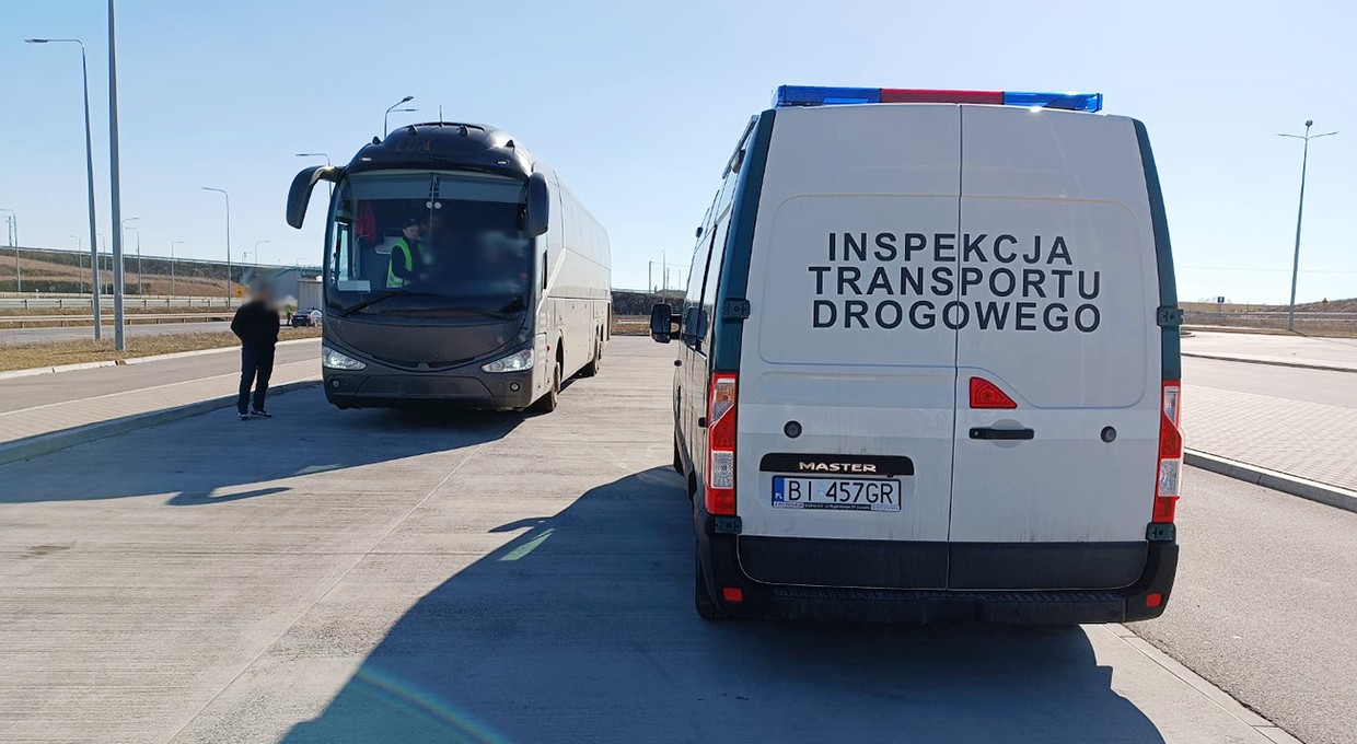 Inspektorzy ITD wzięli się za autobusy, a na S8 wysłali tajemniczego vana