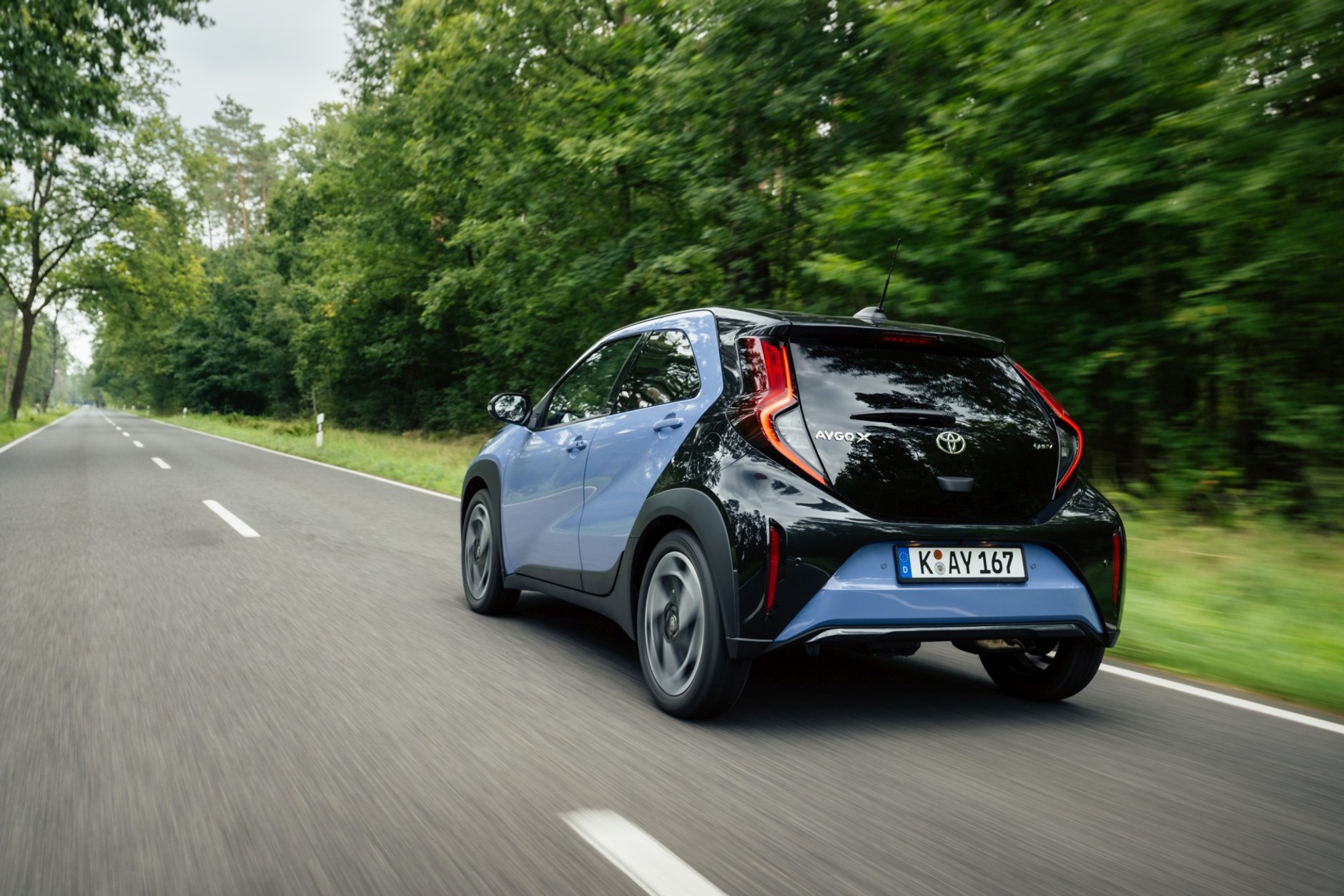 Hybrydowa Toyota Aygo X pozbyła się największej bolączki poprzednika (braku mocy)