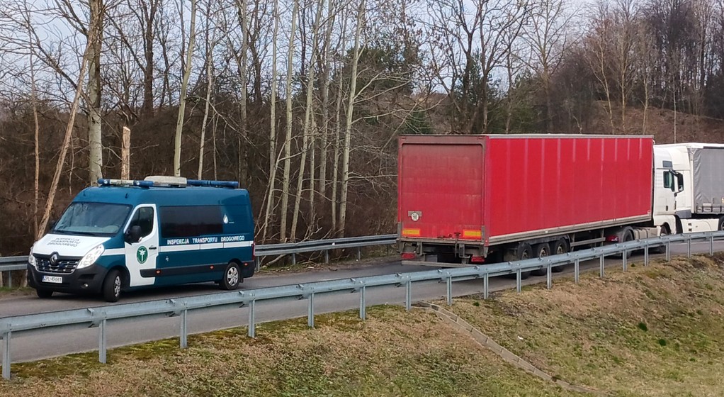 Inspektorzy doszukali się aż 31 wykroczeń u tego kierowcy