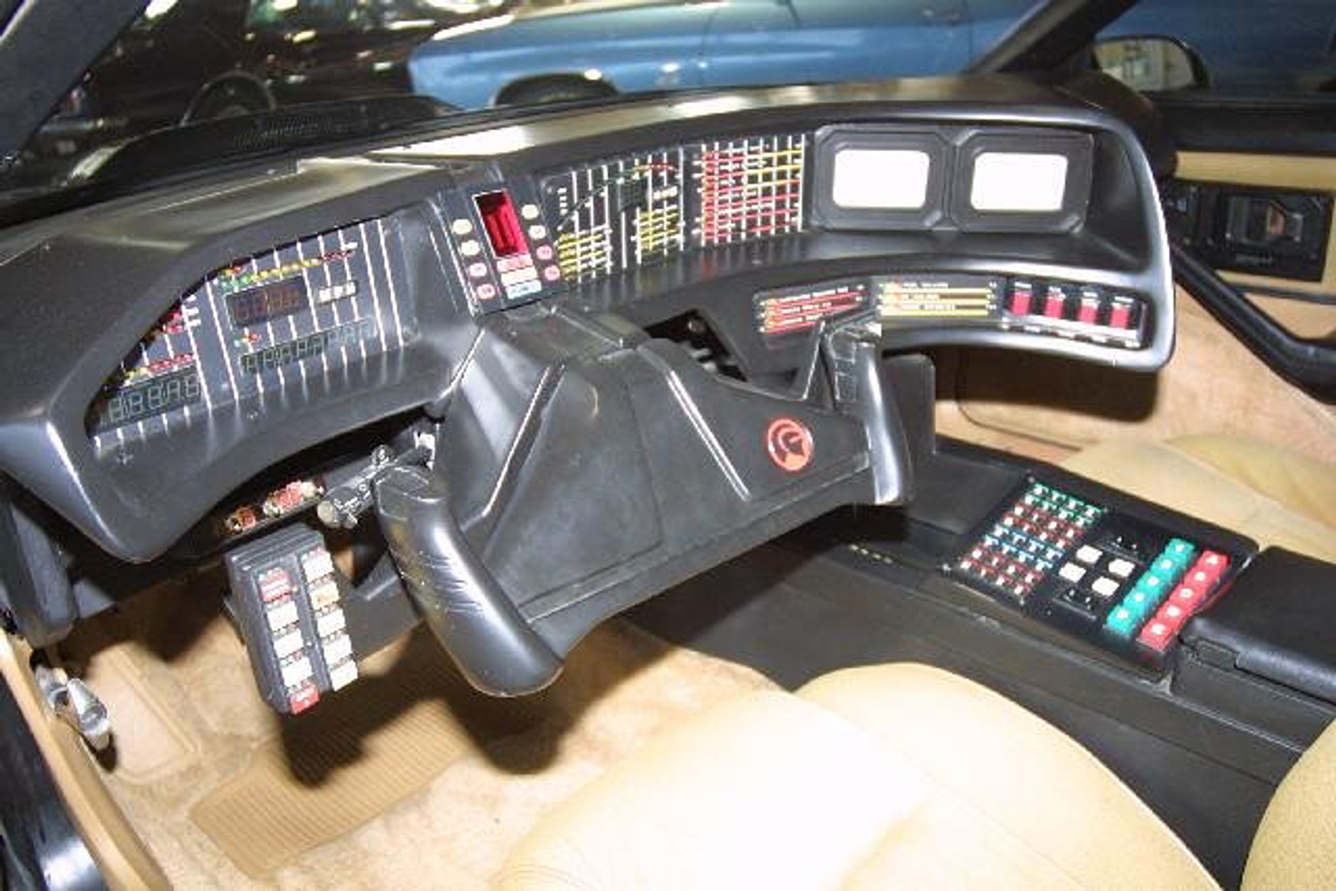 Legendarny KITT na sprzedaż