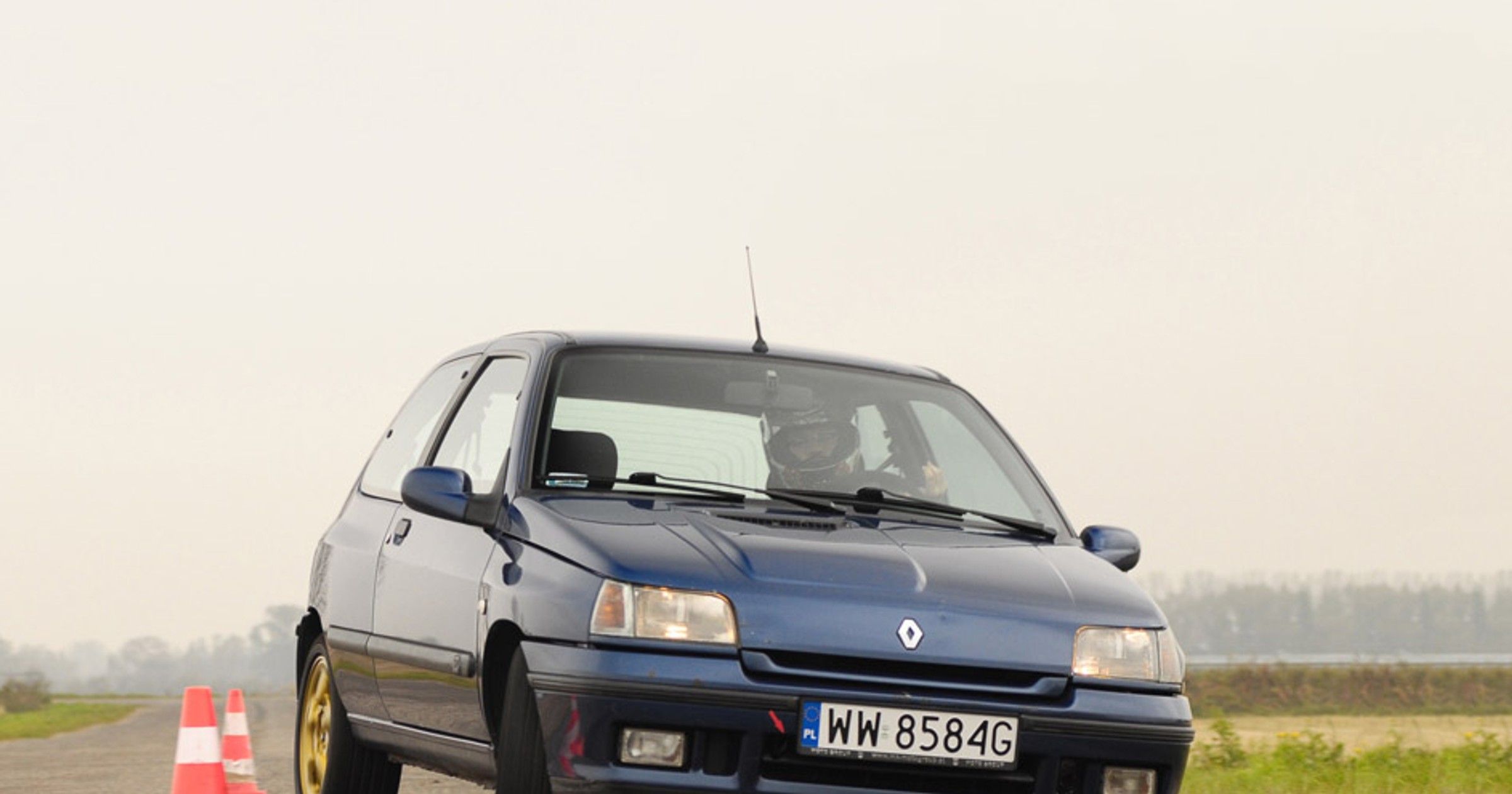 Renault Clio 1.8 16V: dziarski staruszek czy kupa złomu?