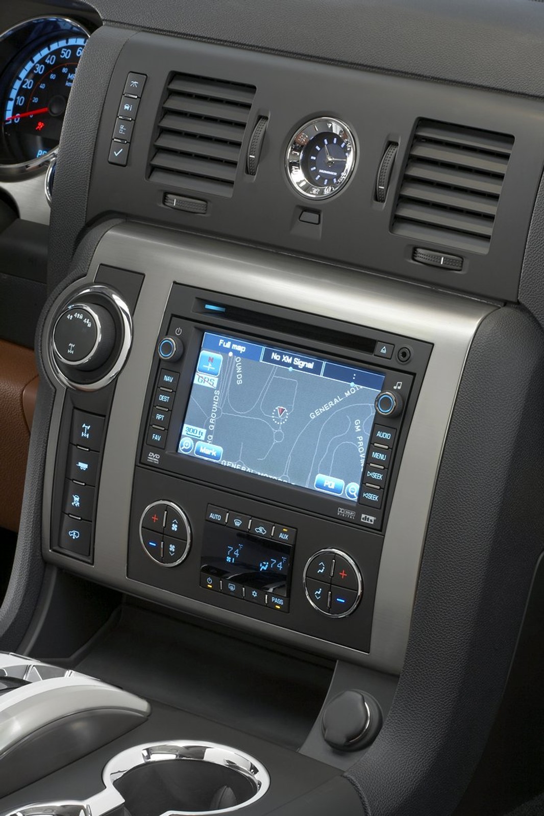 Hummer H2 z nowym silnikiem i wnętrzem