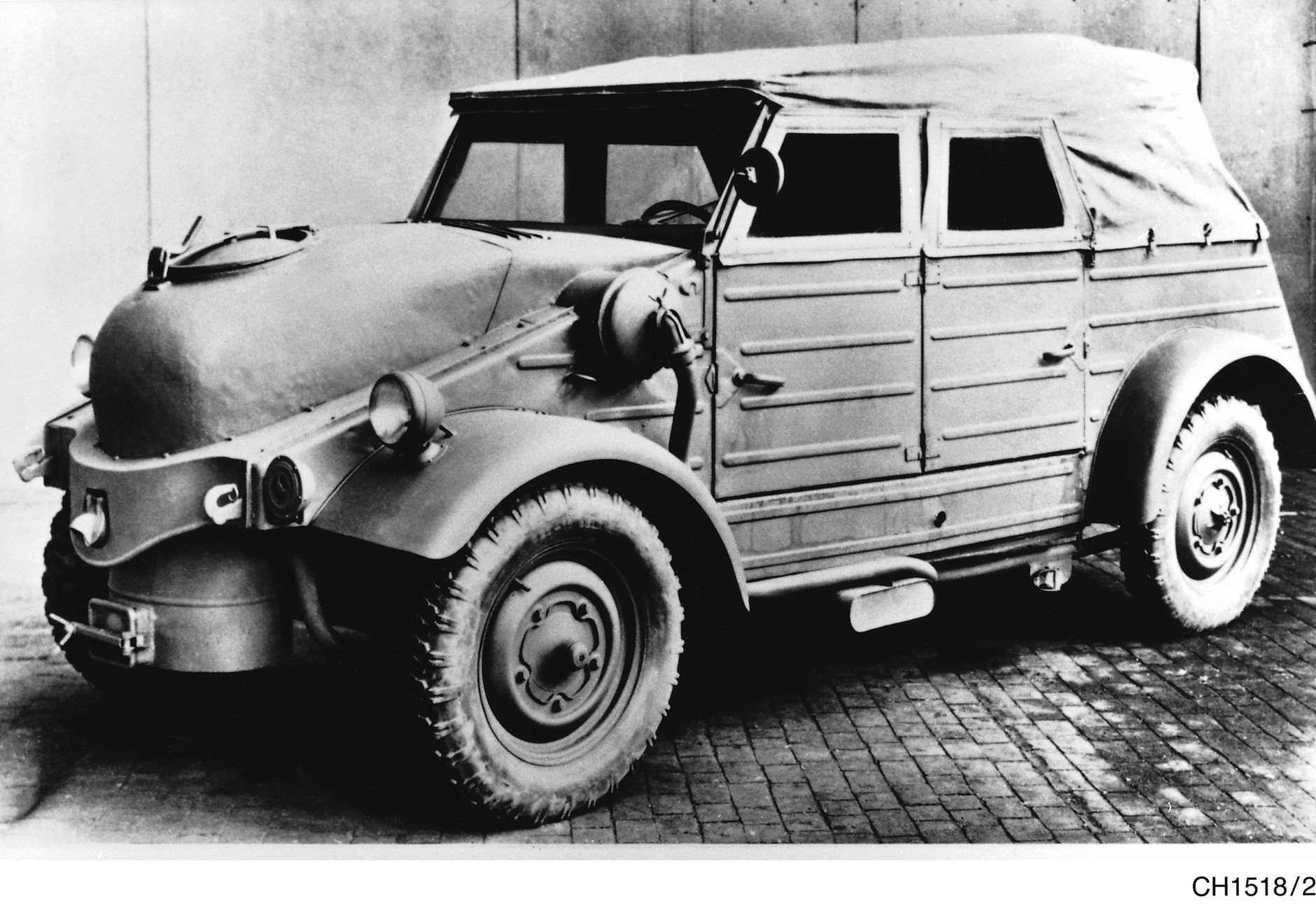 Volkswagen Type 82 z 1944 roku, na gaz drzewny