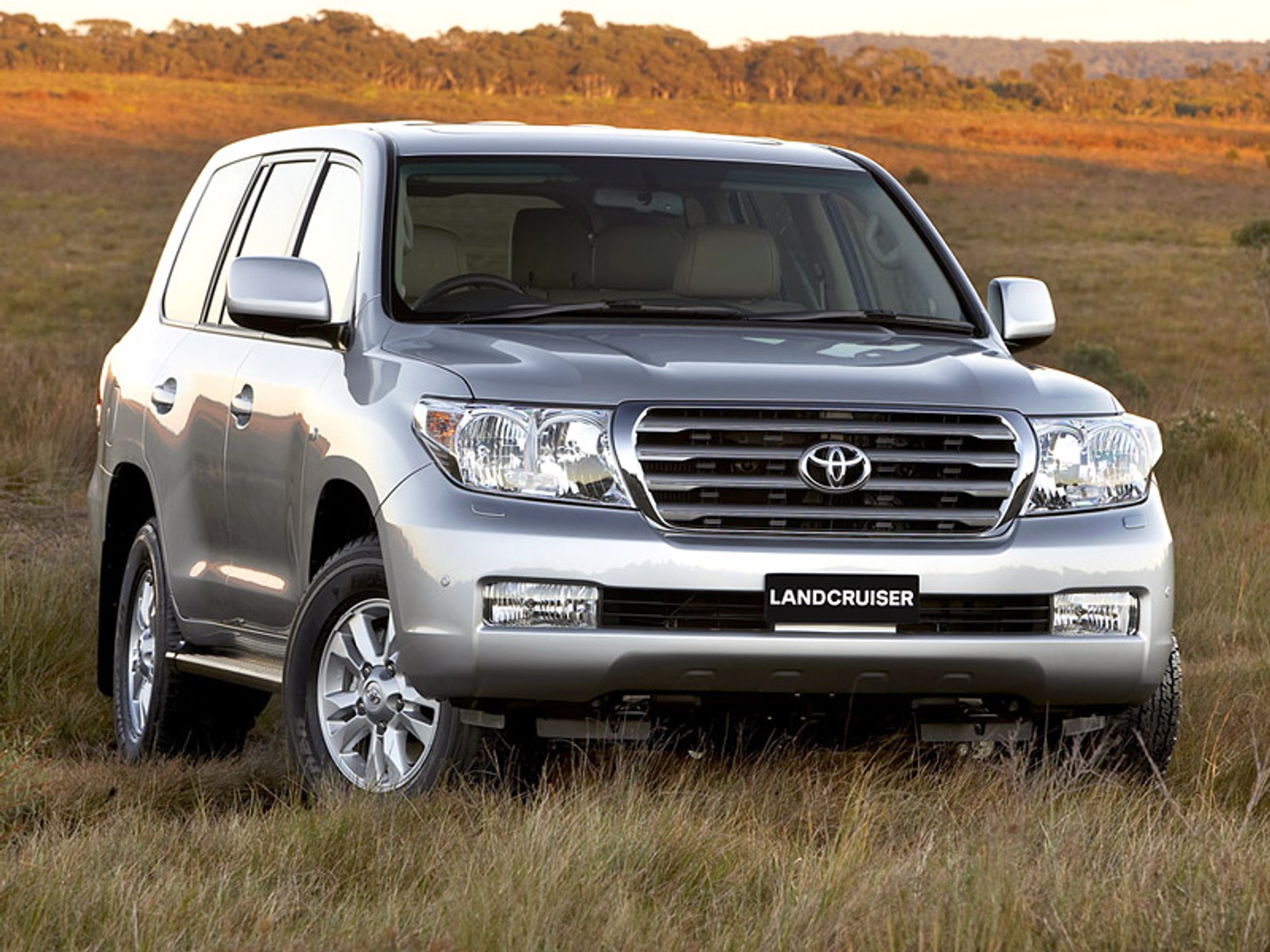 Nowa Toyota Land Cruiser V8 – pracowity mamut