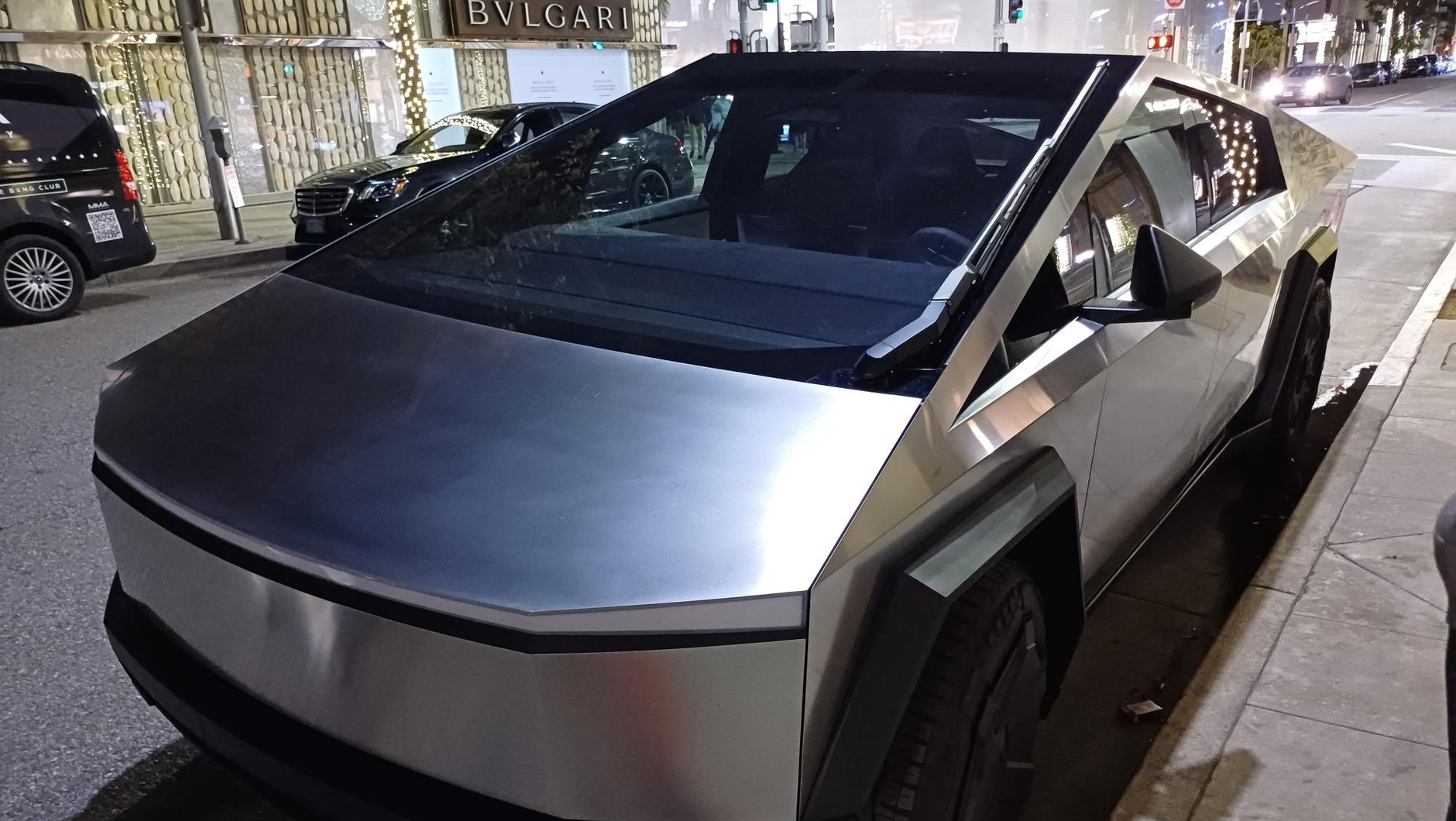 Tesla Cybertruck spotkana przez nas w USA. Ta była krystalicznie czysta