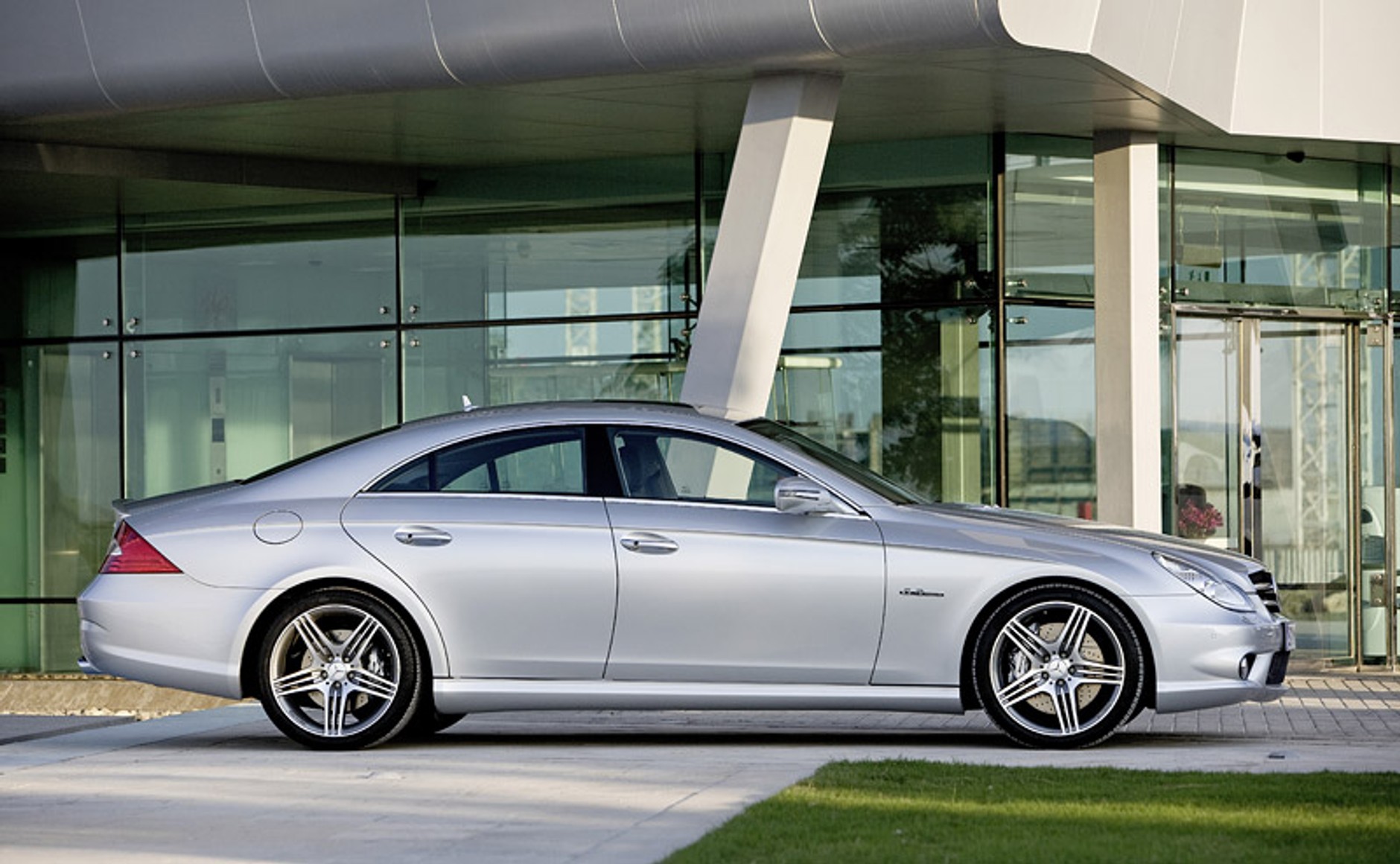 Mercedes-Benz CLS po faceliftingu – oficjalne informacje i fotografie