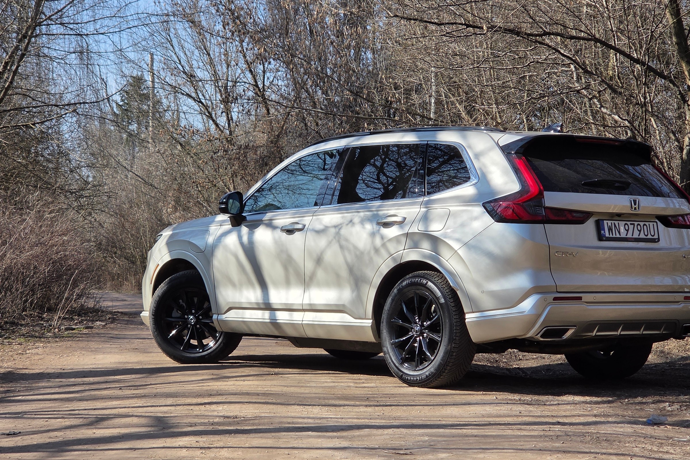 Hybrydowa Honda CR-V to jeden z najlepszych SUV-ów, jakimi jeździłem. I obcięli jej ceny