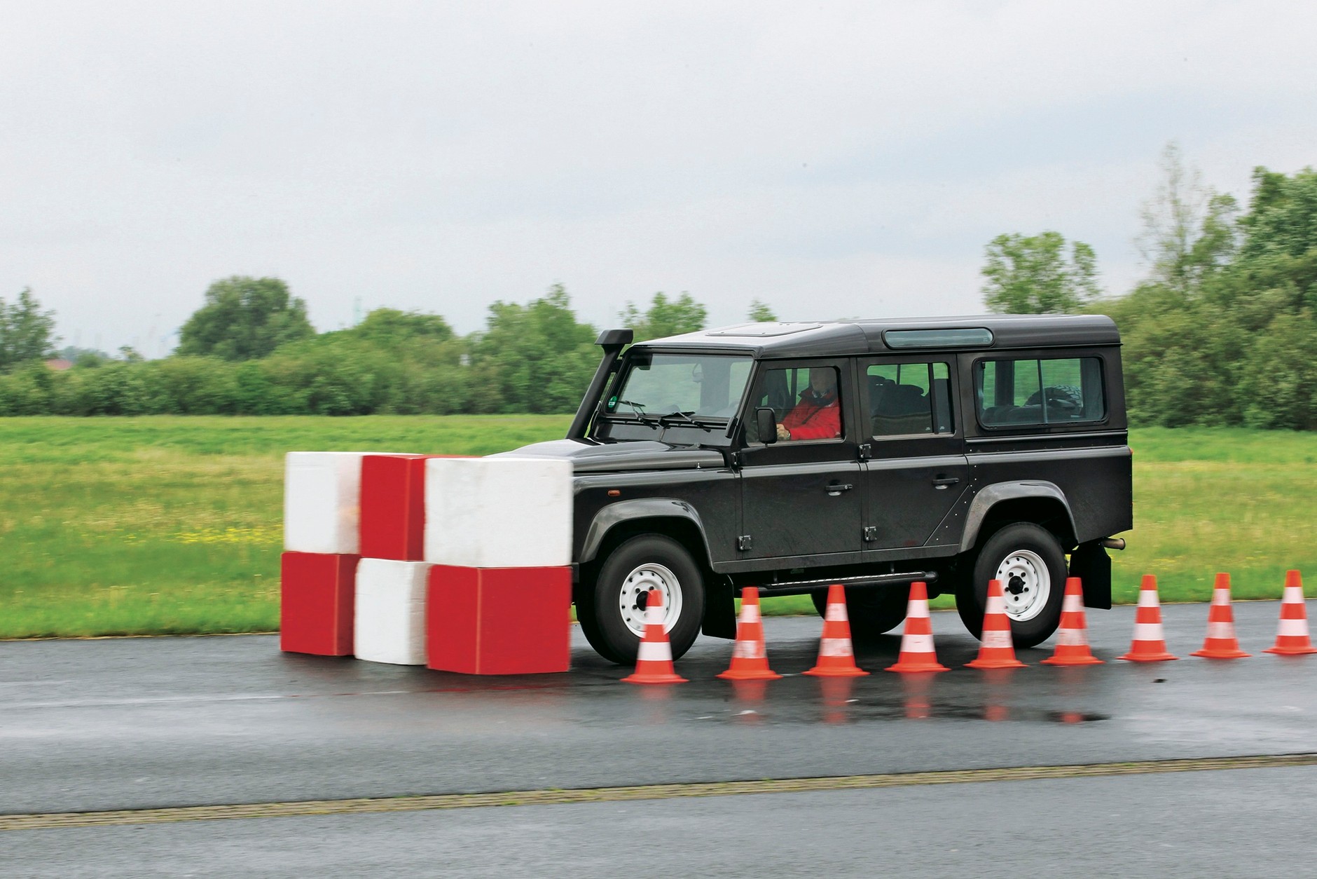 Land Rover Defender 110