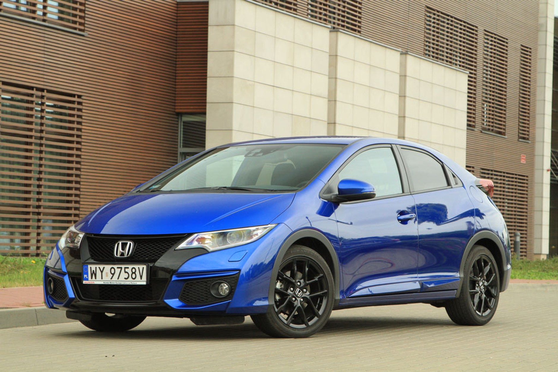 Honda Civic Sport 1.8 i-VTEC - kompakt w bojowej stylistyce