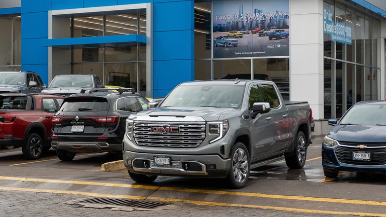 Kwadratowe tablice rejestracyjne. Kiedy można je zastosować?