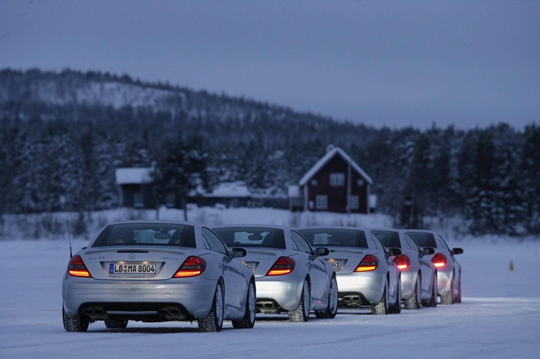 Mercedes i BMW szaleją na śniegu