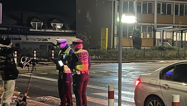 Nastolatek bardzo szybko jechał na hulajnodze elektrycznej