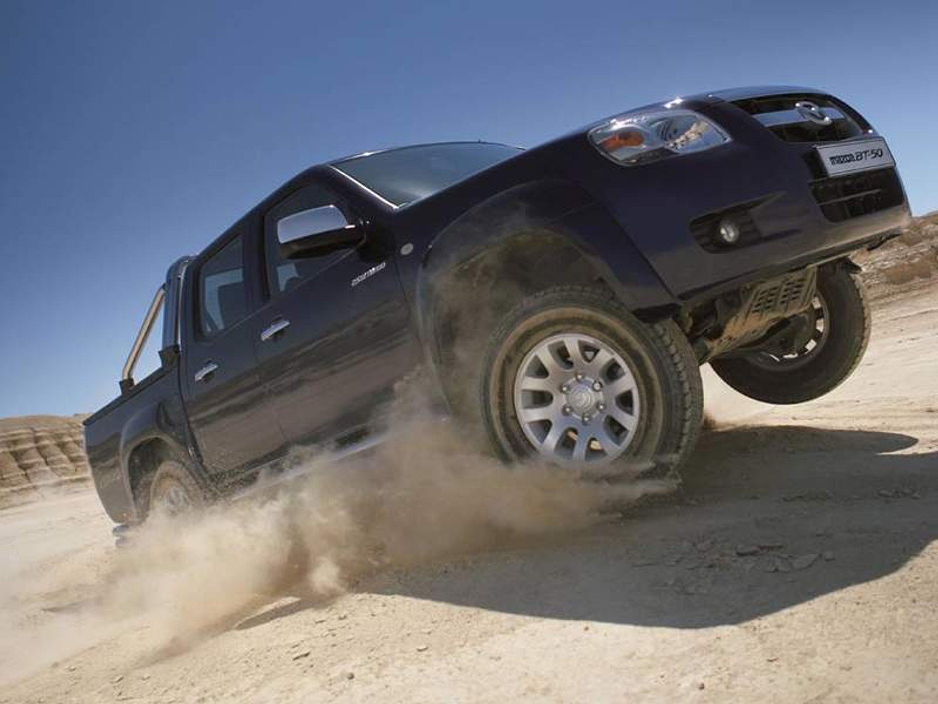 Mazda BT-50 z jednym silnikiem