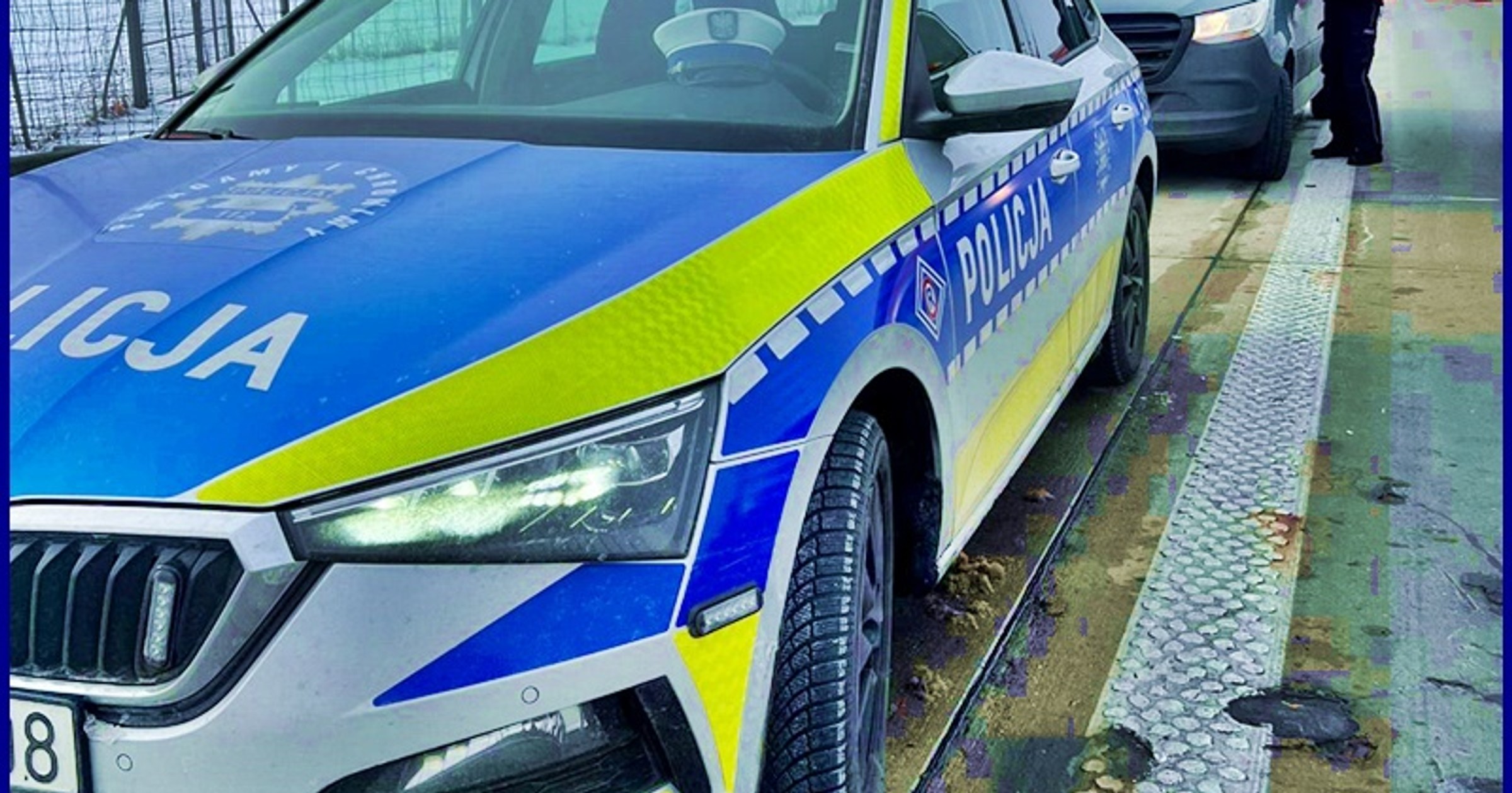 Kierowca mercedesa wykorzystał korytarz życia do ominięcia korka