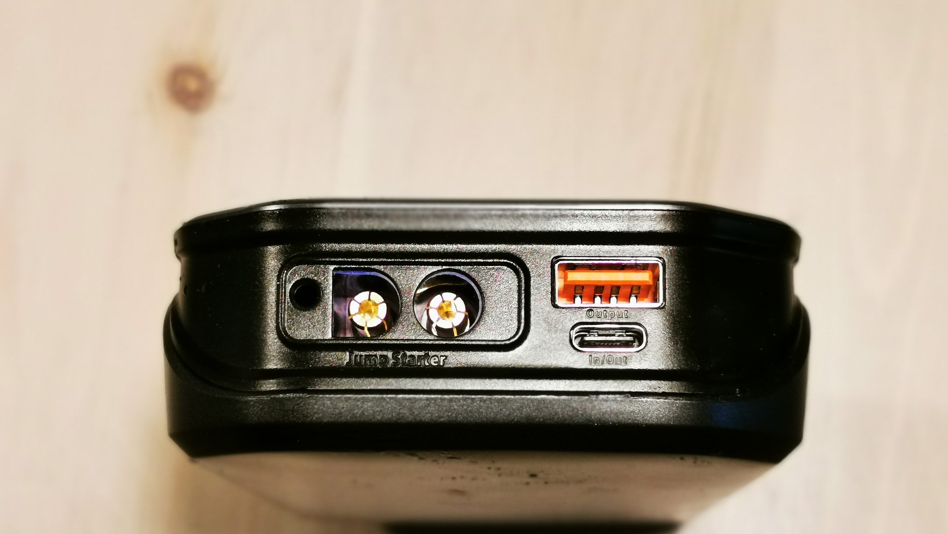 Baseus CRJS03-01 – wyjście wysokoprądowe i dwa wyjścia USB