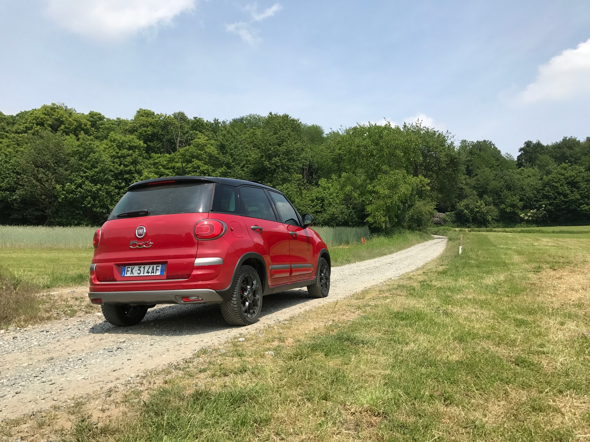 Fiatl 500L Cross. Pod dużą klapą wygospodarowano sporo miejsca na bagaże