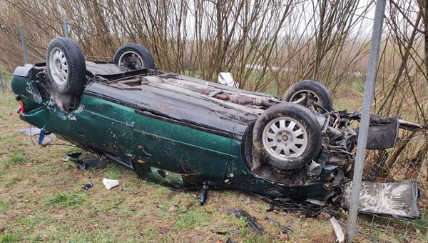 Chciał się tylko napić za kierownicą. Spowodował wypadek