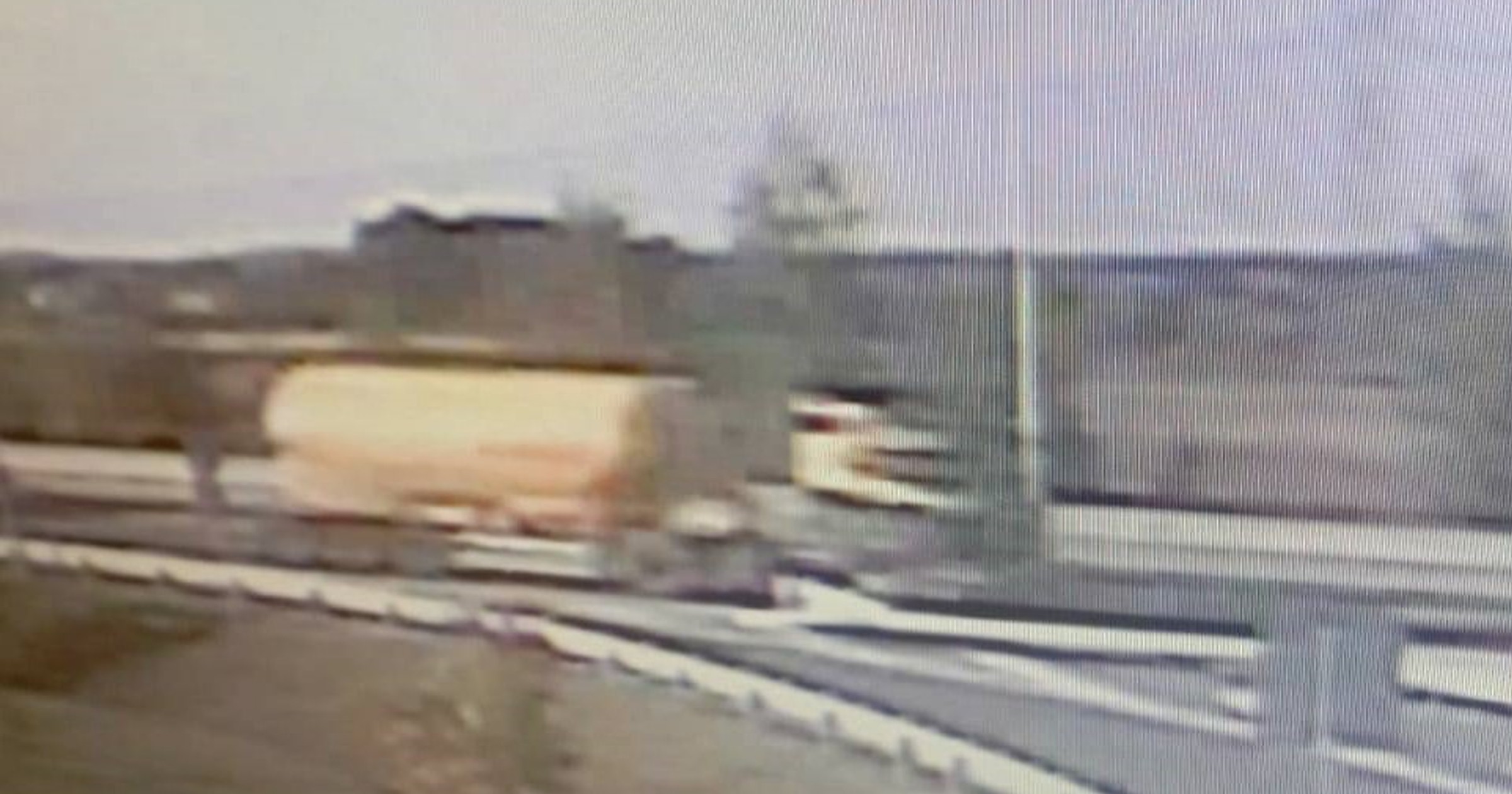 Policja prosi o kontakt świadków wypadku, w którym uczestniczyła widoczna na zdjęciu ciężarówka