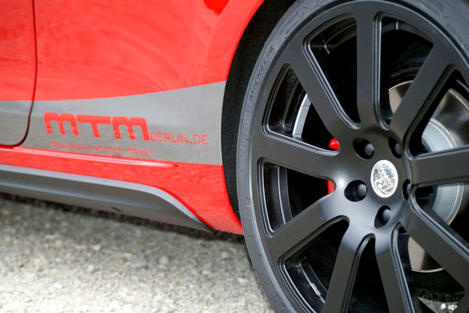 270 koni w Golfie GT1