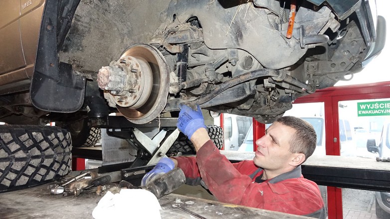 Jak wzmocnić zawieszenie? Poliuretan zamiast gumy