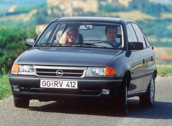 Auta w cenie hulajnogi lub roweru. 10 tanich propozycji z Otomoto