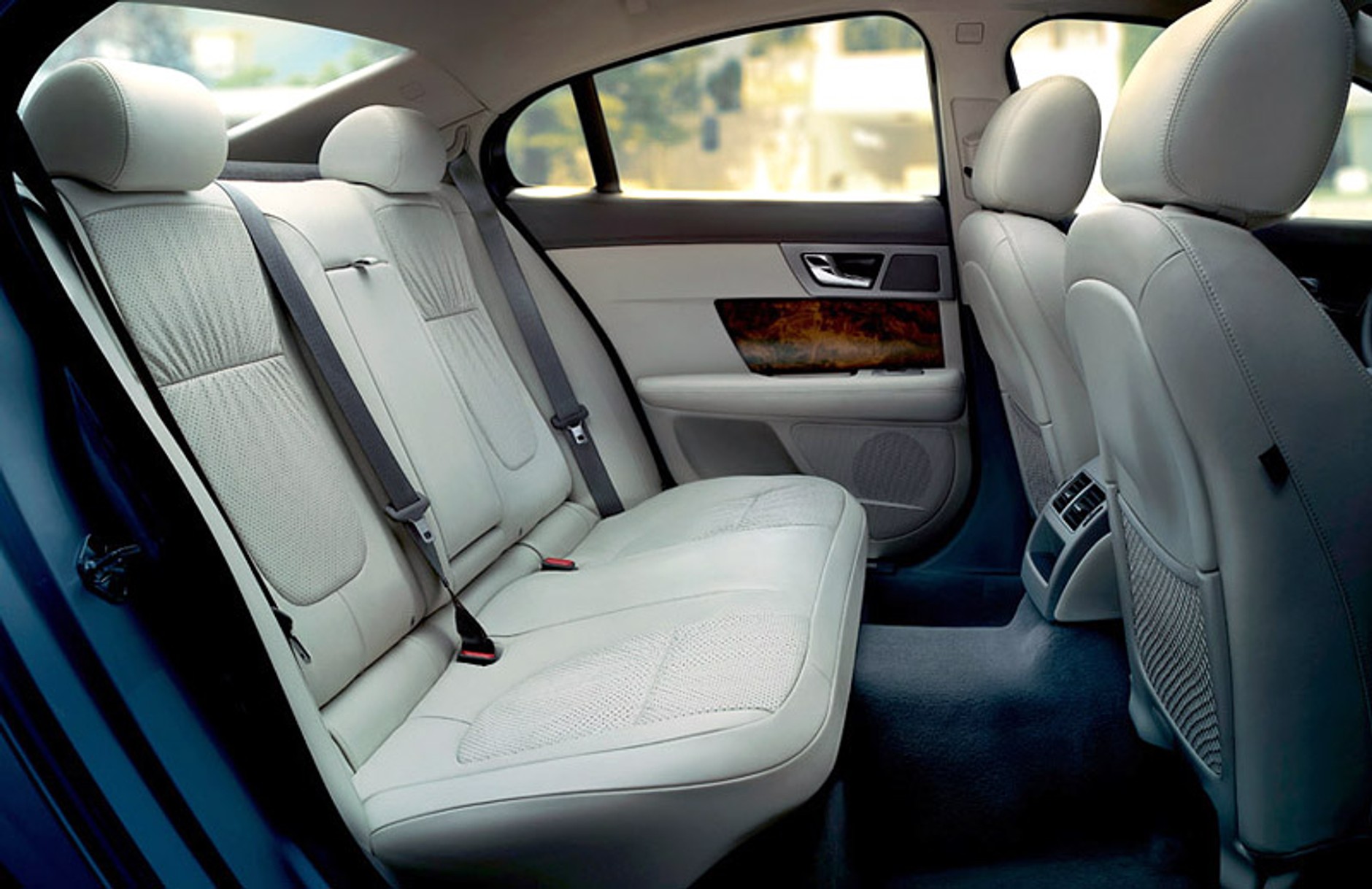 IAA Frankfurt 2007: Jaguar XF – kot ratunkowy (zdjęcia i informacje)