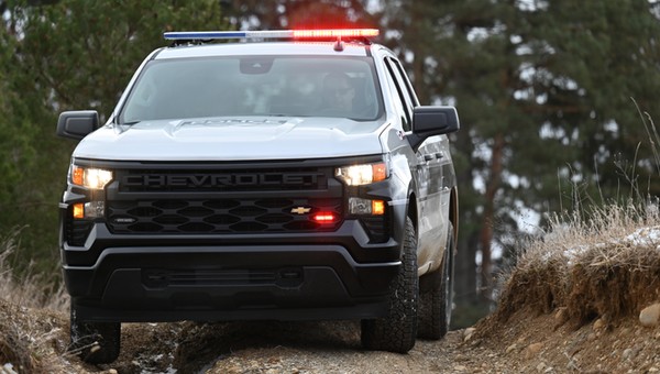 Pościg policyjnym pickupem? Czemu nie, Chevrolet stworzył właśnie wyścigowe Silverado 